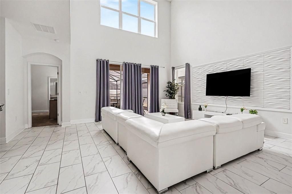 Activo con contrato: $604,900 (5 camas, 5 baños, 2996 Pies cuadrados)