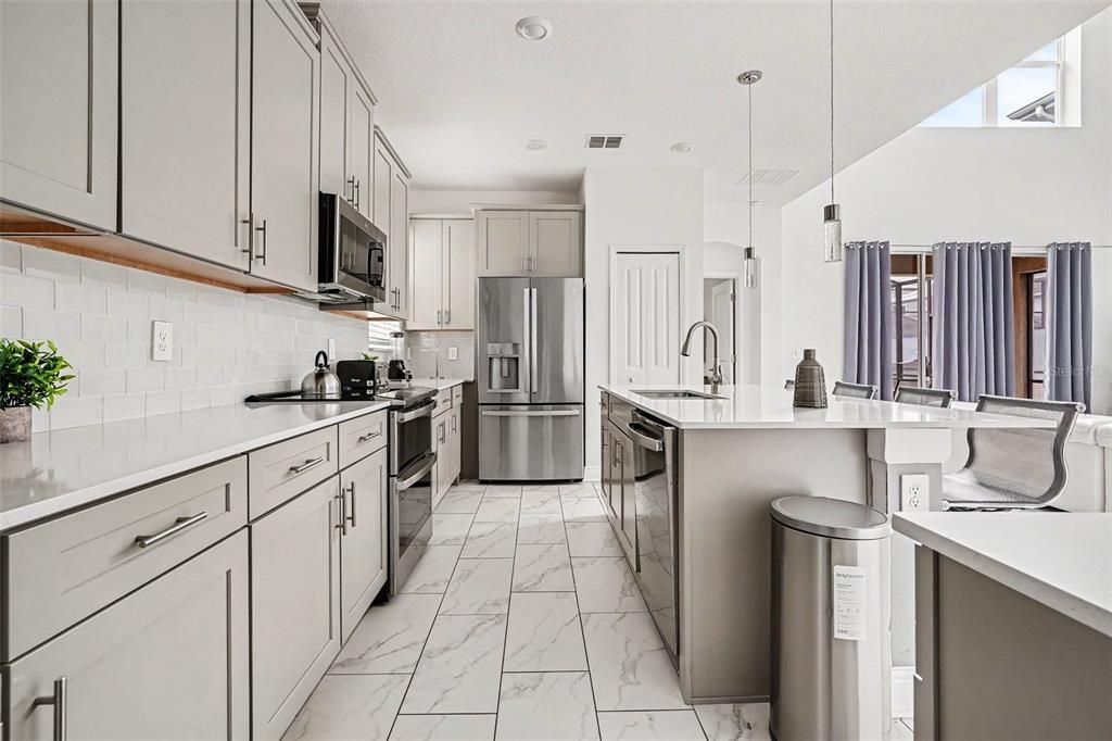 Activo con contrato: $604,900 (5 camas, 5 baños, 2996 Pies cuadrados)