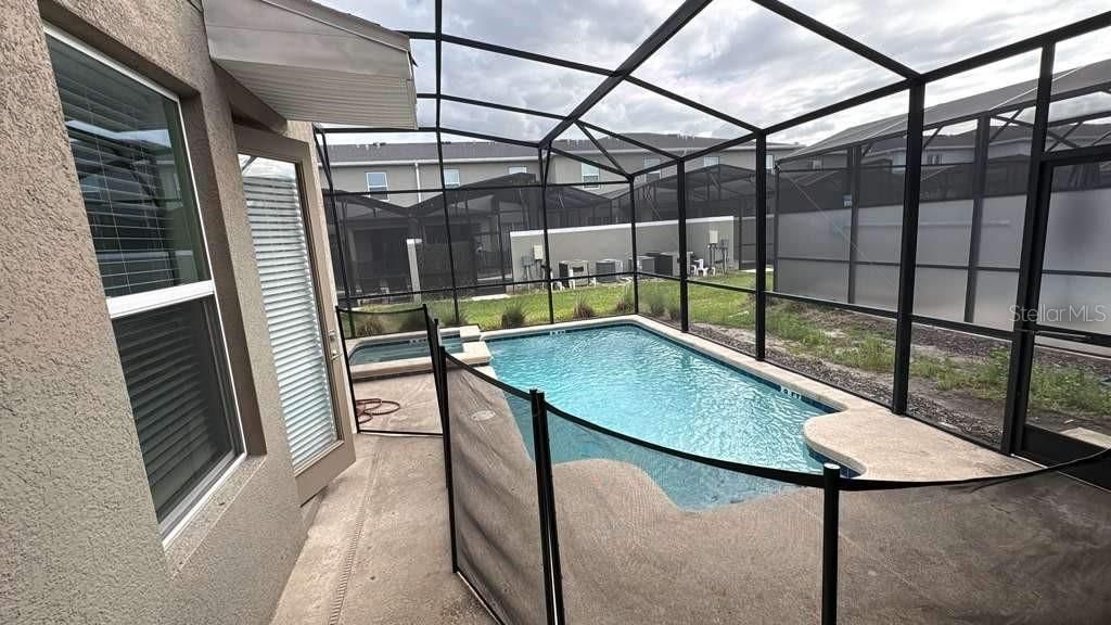 Activo con contrato: $604,900 (5 camas, 5 baños, 2996 Pies cuadrados)