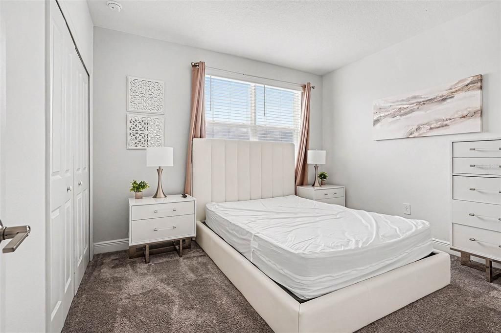 Activo con contrato: $604,900 (5 camas, 5 baños, 2996 Pies cuadrados)