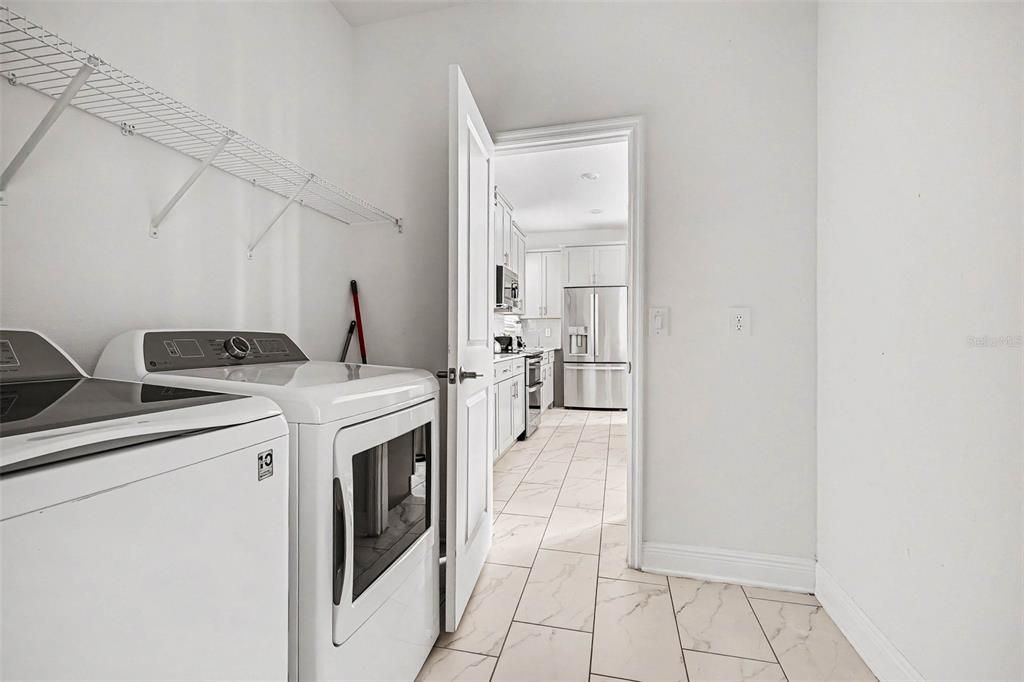 Activo con contrato: $604,900 (5 camas, 5 baños, 2996 Pies cuadrados)