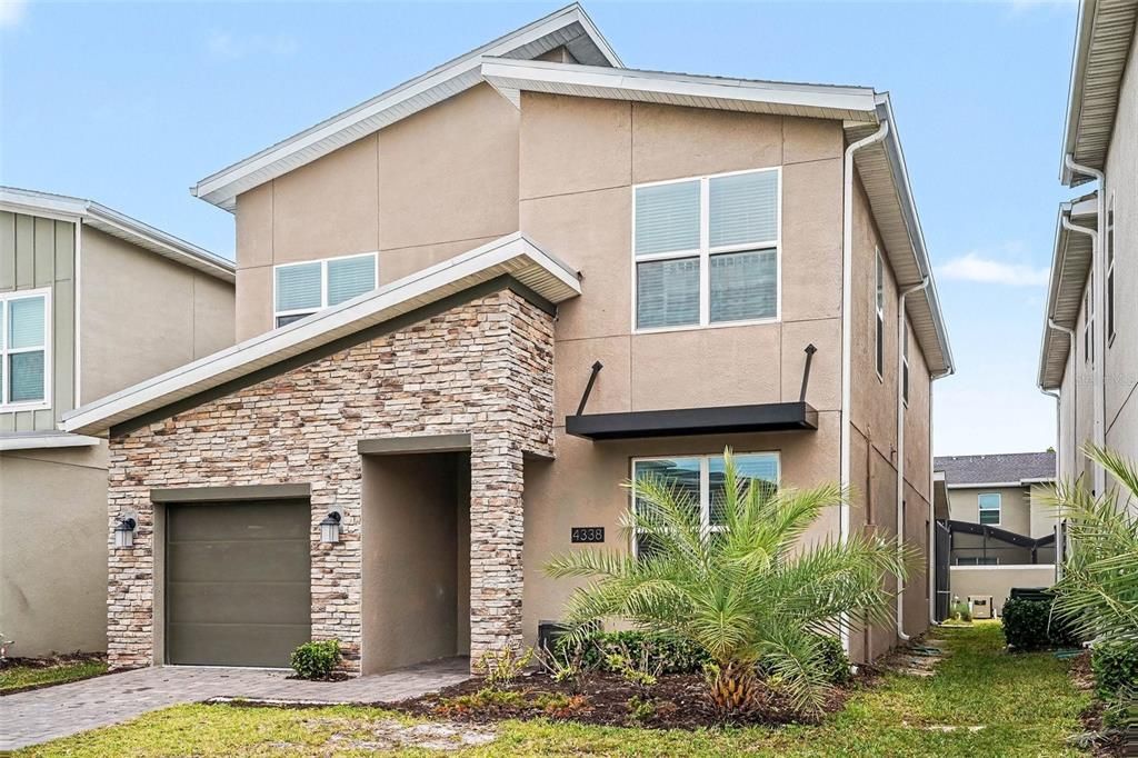 Activo con contrato: $604,900 (5 camas, 5 baños, 2996 Pies cuadrados)