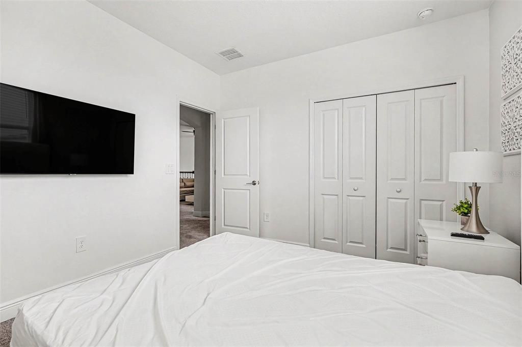 Activo con contrato: $604,900 (5 camas, 5 baños, 2996 Pies cuadrados)