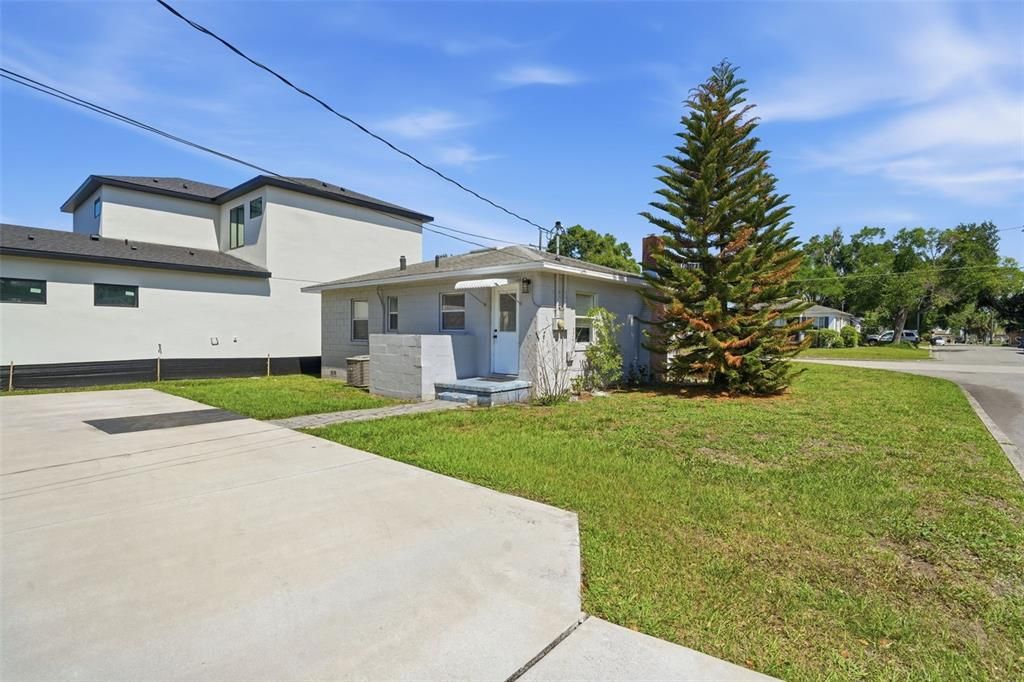 For Sale: $498,200 (3 beds, 2 baths, 1120 Square Feet)