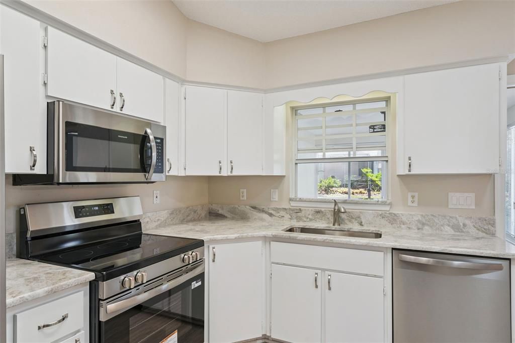 Activo con contrato: $259,900 (3 camas, 2 baños, 1638 Pies cuadrados)