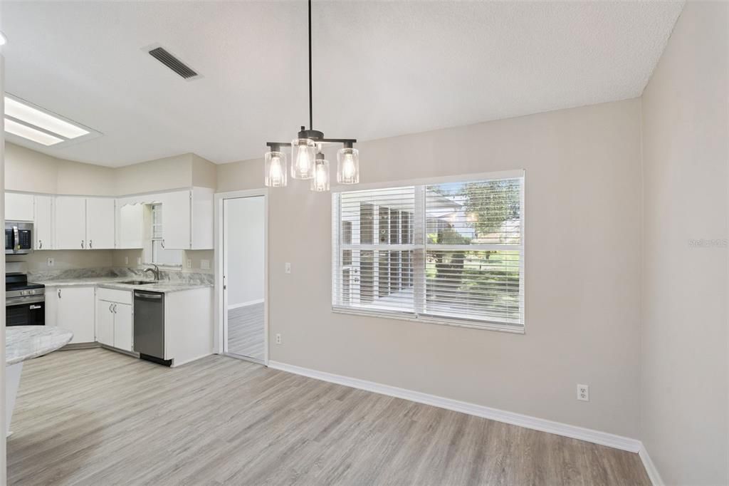 Activo con contrato: $259,900 (3 camas, 2 baños, 1638 Pies cuadrados)
