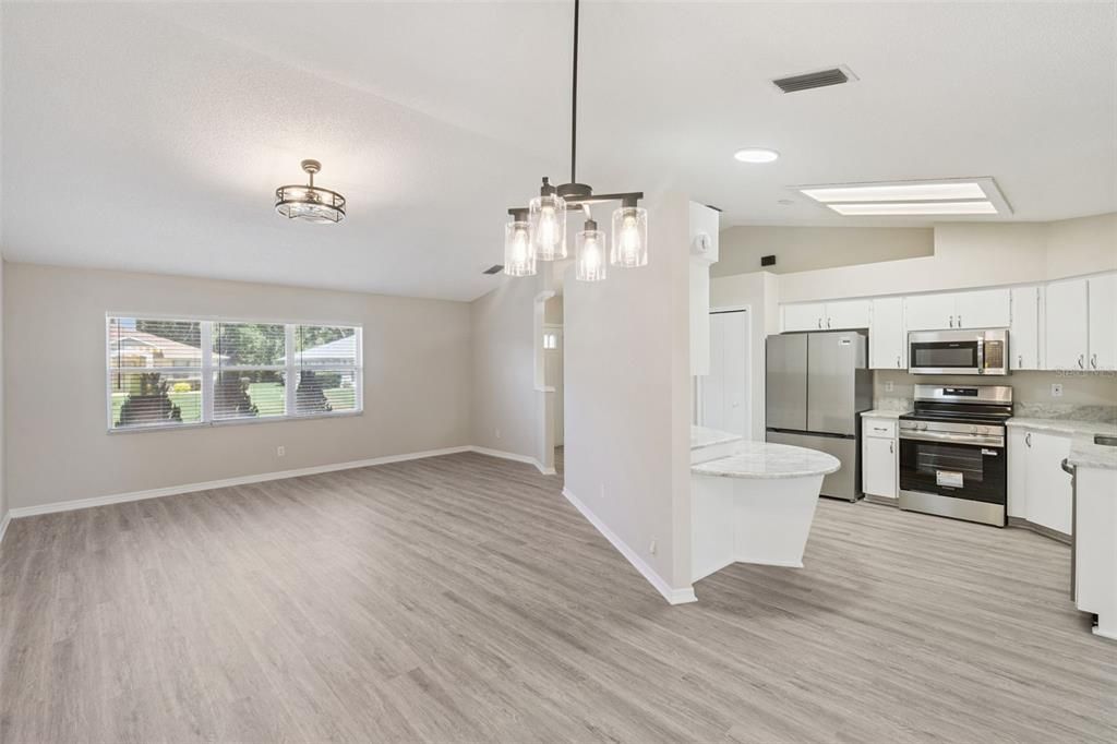 Activo con contrato: $259,900 (3 camas, 2 baños, 1638 Pies cuadrados)