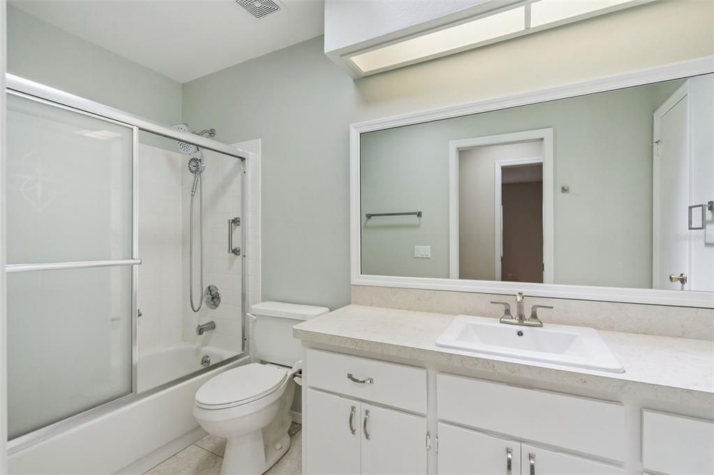 Activo con contrato: $259,900 (3 camas, 2 baños, 1638 Pies cuadrados)