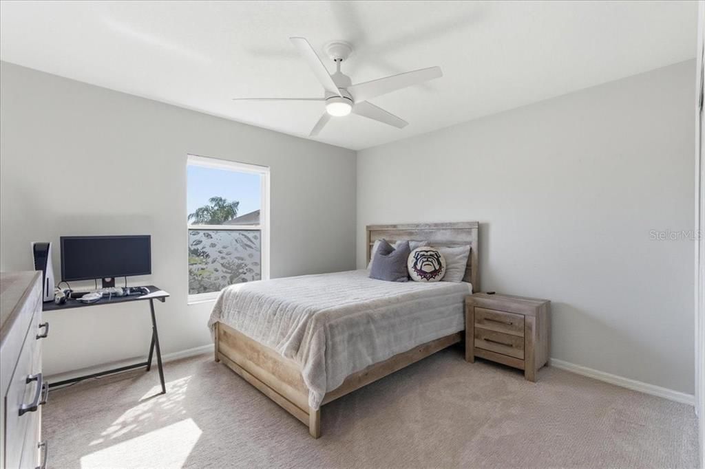 Activo con contrato: $445,000 (4 camas, 2 baños, 2541 Pies cuadrados)