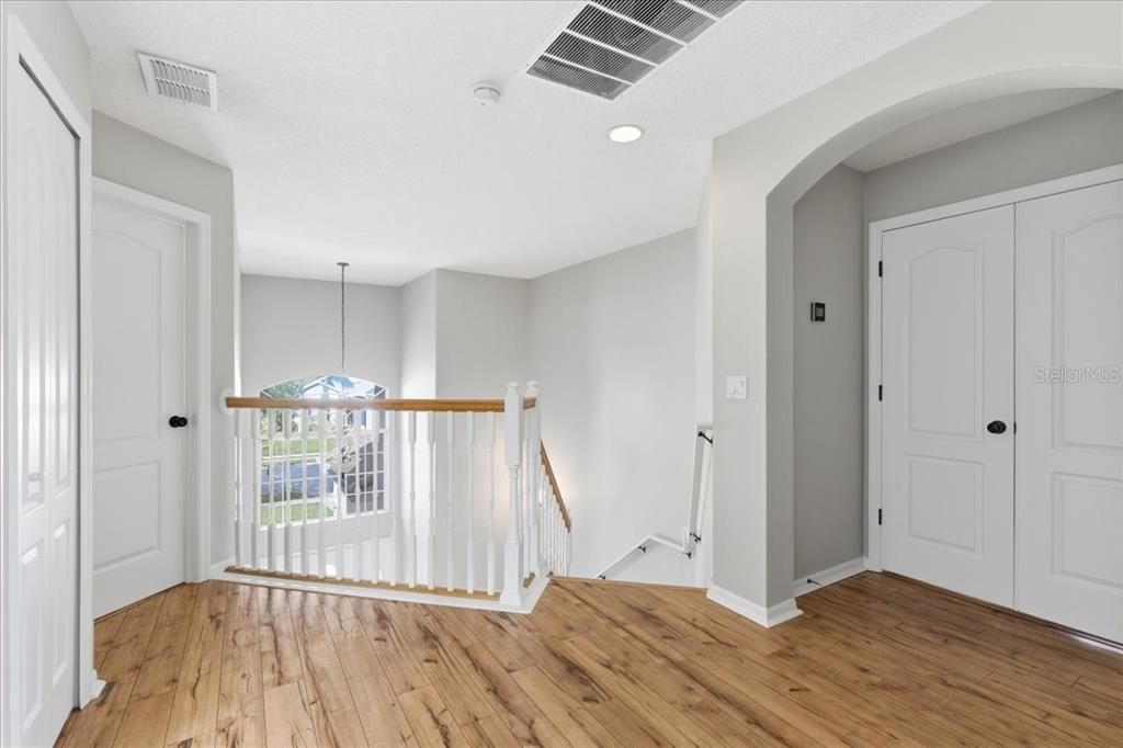 Activo con contrato: $445,000 (4 camas, 2 baños, 2541 Pies cuadrados)