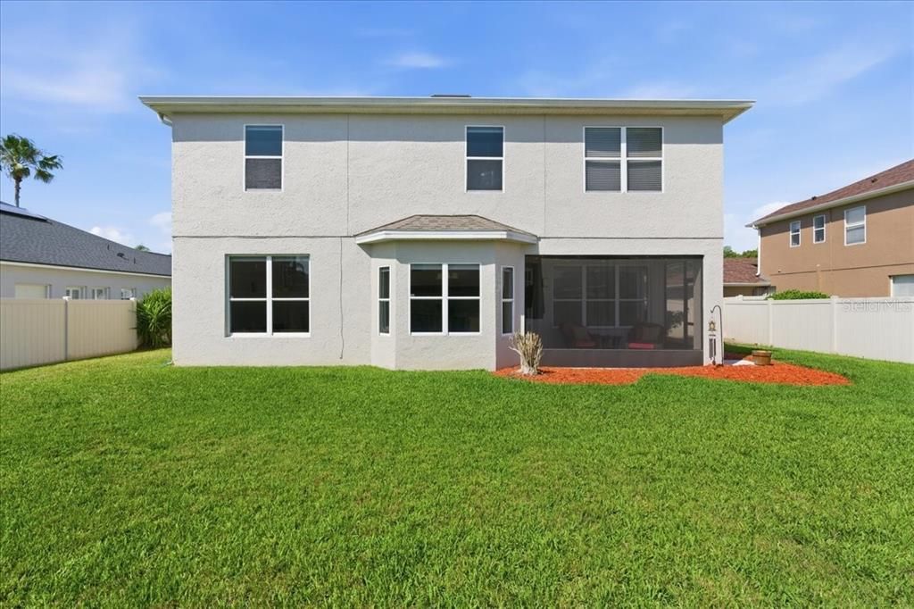 Activo con contrato: $445,000 (4 camas, 2 baños, 2541 Pies cuadrados)