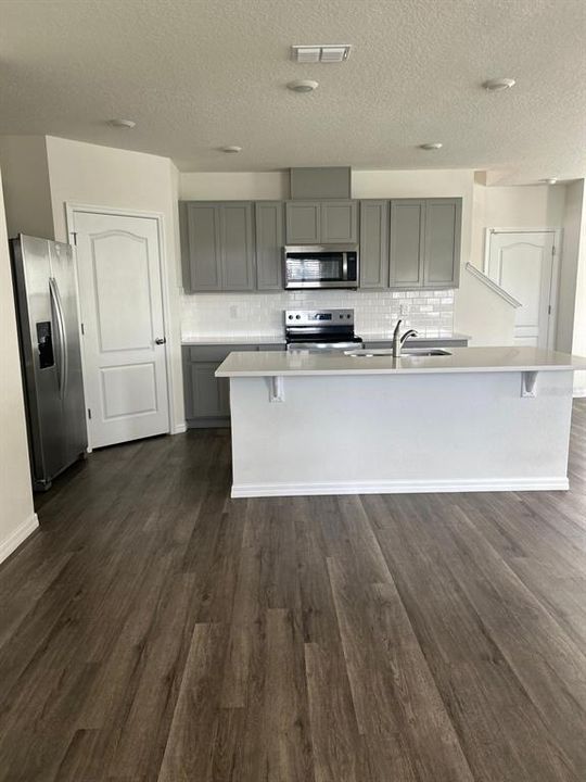 В аренду: $2,800 (4 спален, 2 ванн, 2318 Квадратных фут)