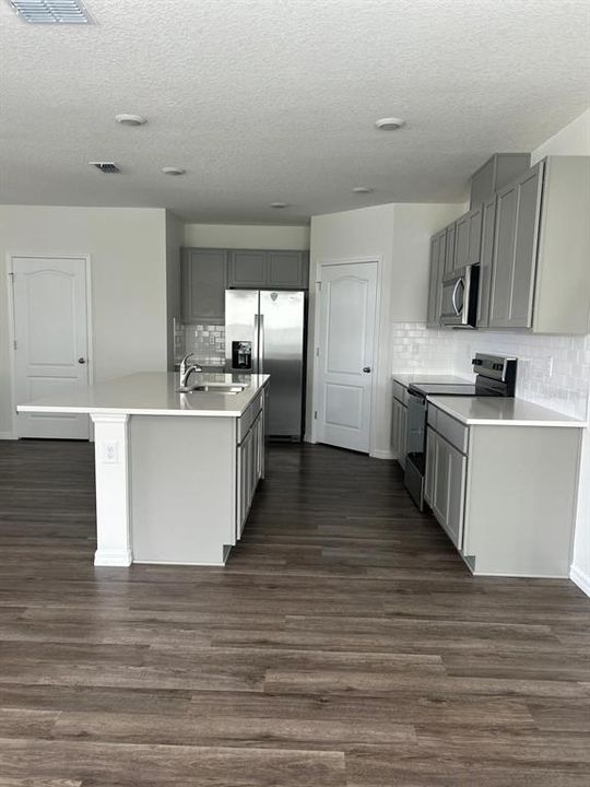 В аренду: $2,800 (4 спален, 2 ванн, 2318 Квадратных фут)