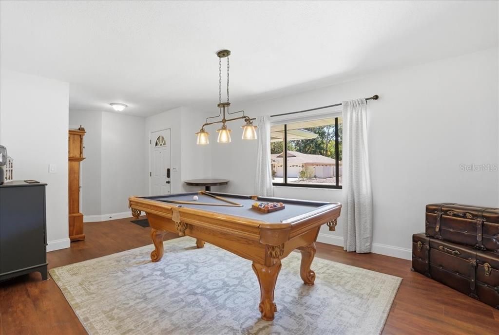 Activo con contrato: $415,000 (3 camas, 2 baños, 1786 Pies cuadrados)
