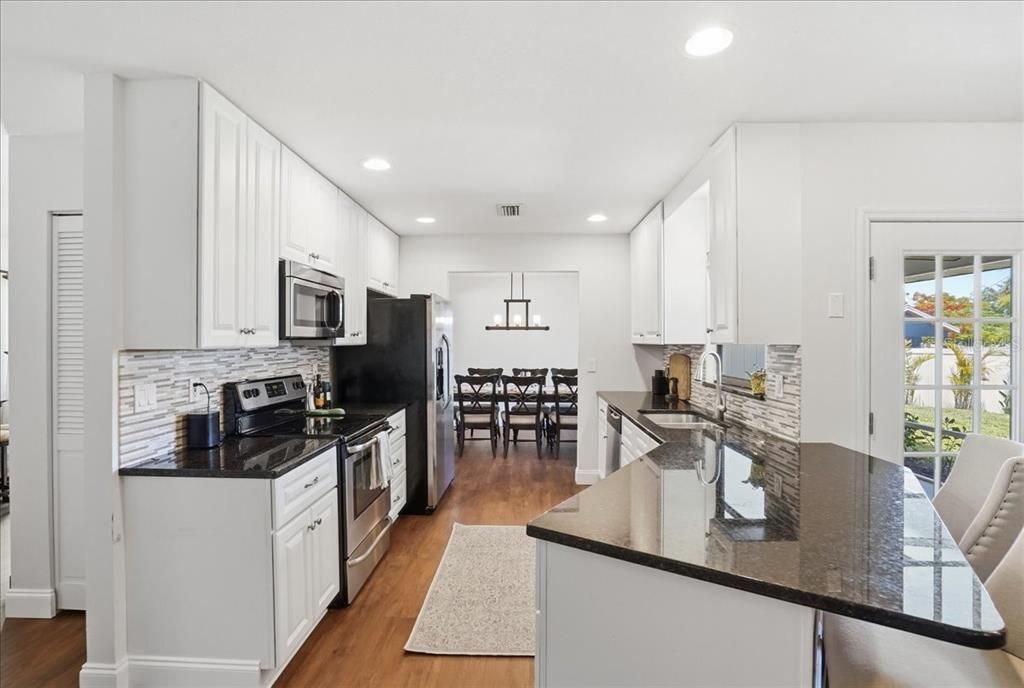 Activo con contrato: $415,000 (3 camas, 2 baños, 1786 Pies cuadrados)