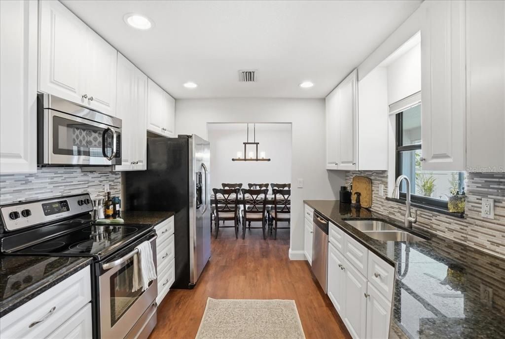 Activo con contrato: $415,000 (3 camas, 2 baños, 1786 Pies cuadrados)