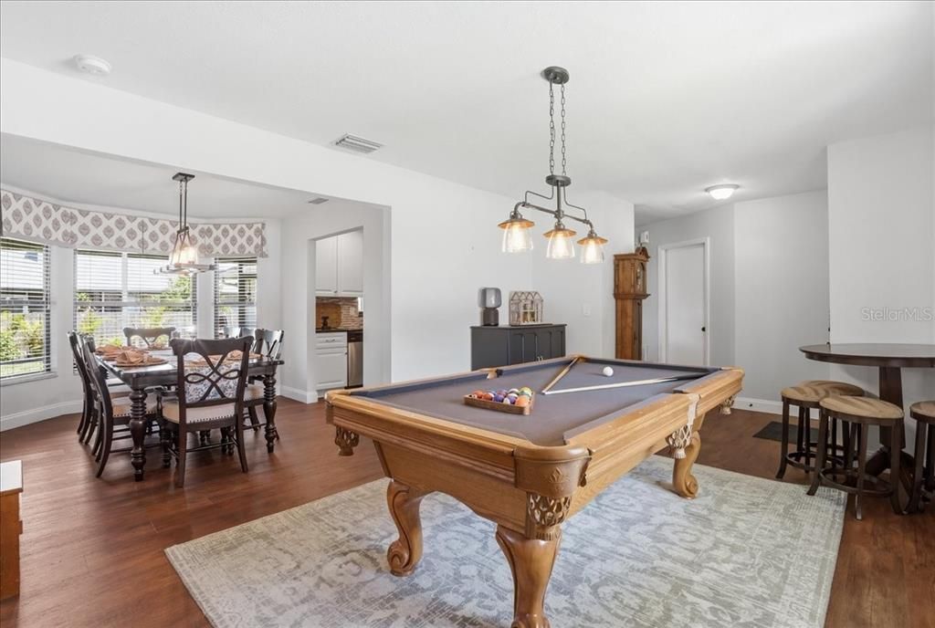 Activo con contrato: $415,000 (3 camas, 2 baños, 1786 Pies cuadrados)