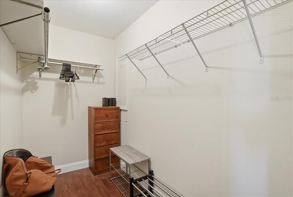 Activo con contrato: $415,000 (3 camas, 2 baños, 1786 Pies cuadrados)