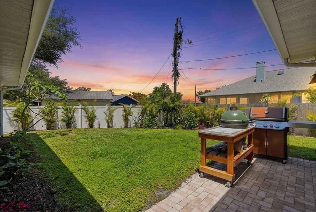 Activo con contrato: $415,000 (3 camas, 2 baños, 1786 Pies cuadrados)