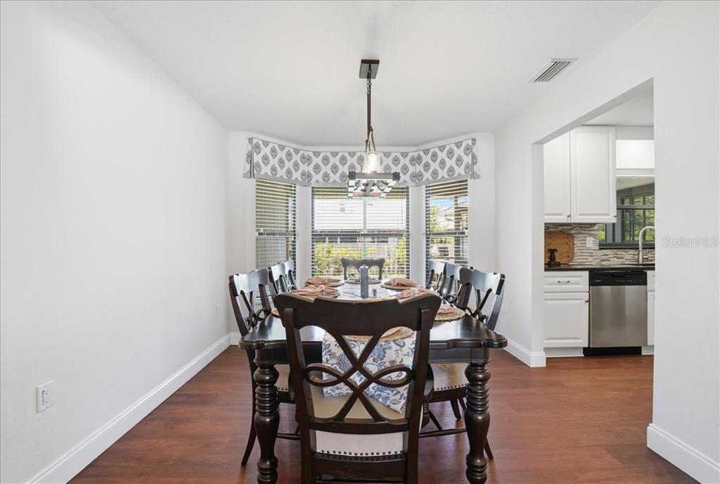 Activo con contrato: $415,000 (3 camas, 2 baños, 1786 Pies cuadrados)