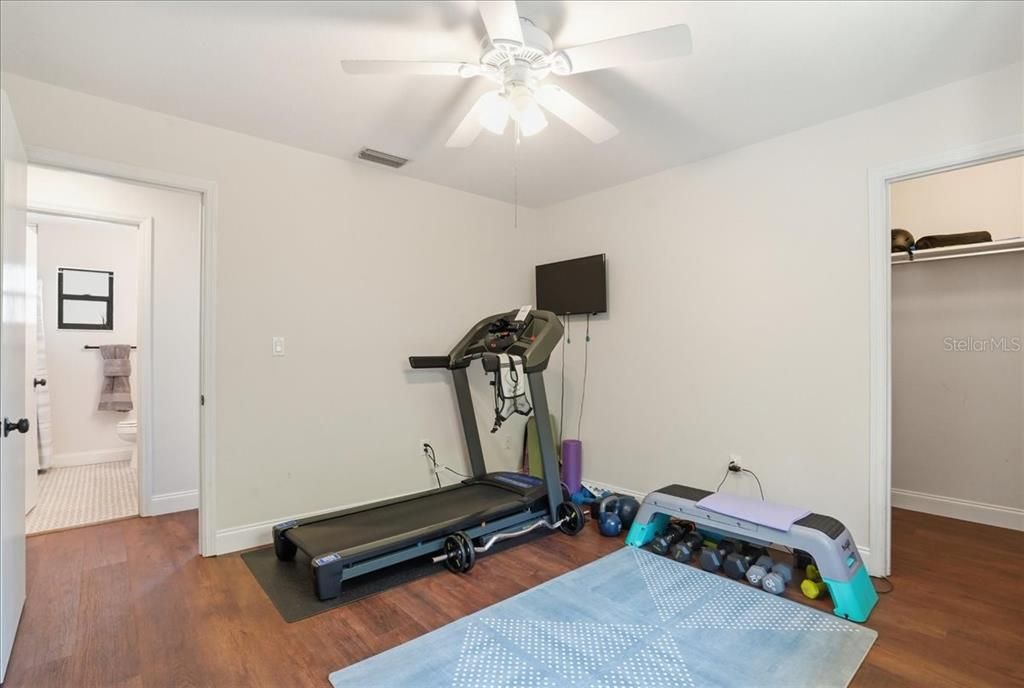Activo con contrato: $415,000 (3 camas, 2 baños, 1786 Pies cuadrados)