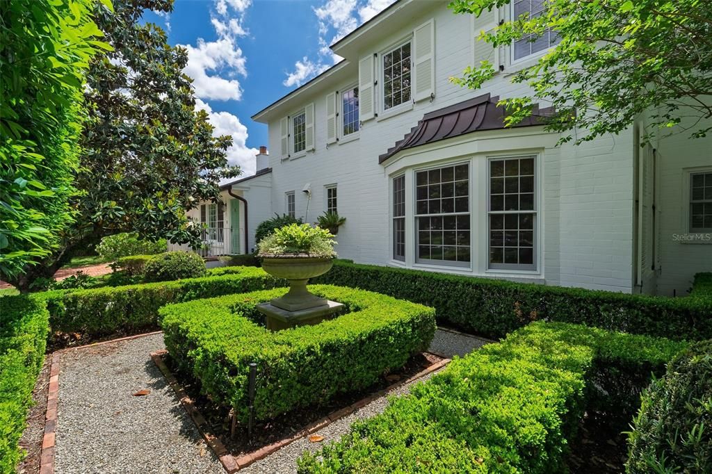 For Sale: $2,350,000 (3 beds, 3 baths, 3750 Square Feet)