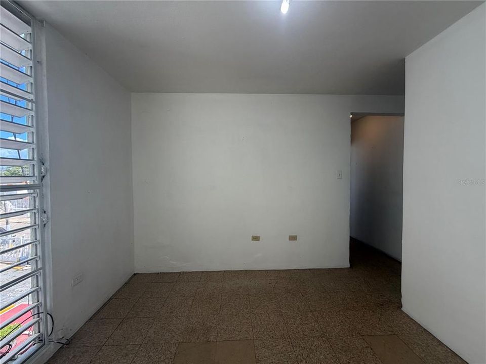 Active With Contract: $86,000 (1 beds, 1 baths, 730 Square Feet)
