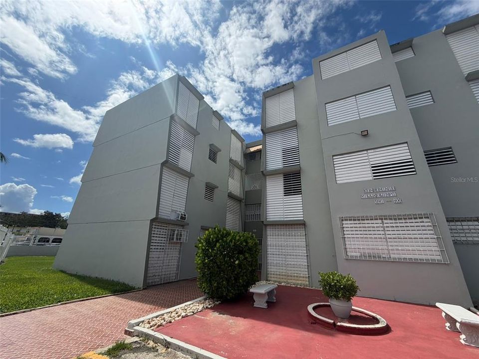 Active With Contract: $86,000 (1 beds, 1 baths, 730 Square Feet)