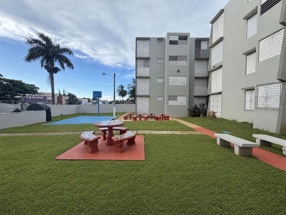 Active With Contract: $86,000 (1 beds, 1 baths, 730 Square Feet)