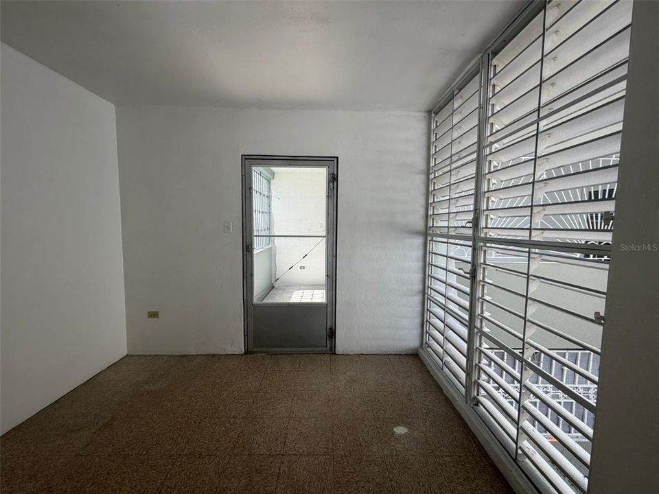 Active With Contract: $86,000 (1 beds, 1 baths, 730 Square Feet)