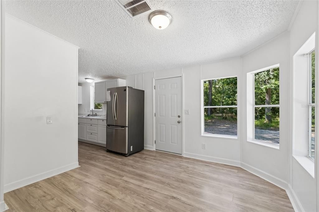 For Sale: $239,900 (3 beds, 2 baths, 1277 Square Feet)