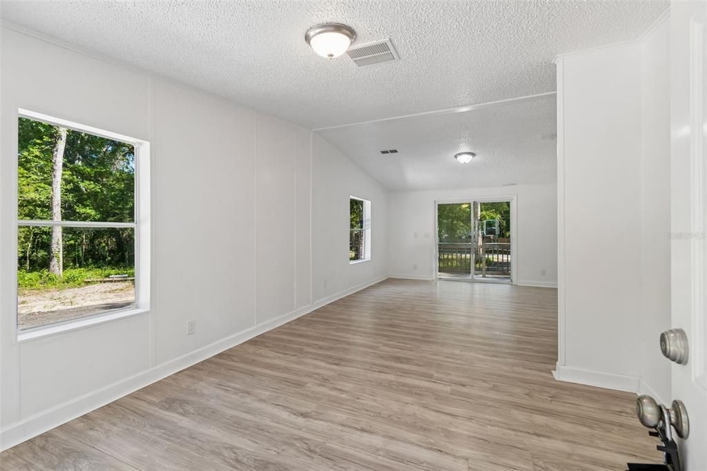For Sale: $239,900 (3 beds, 2 baths, 1277 Square Feet)