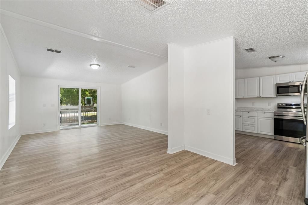 For Sale: $239,900 (3 beds, 2 baths, 1277 Square Feet)