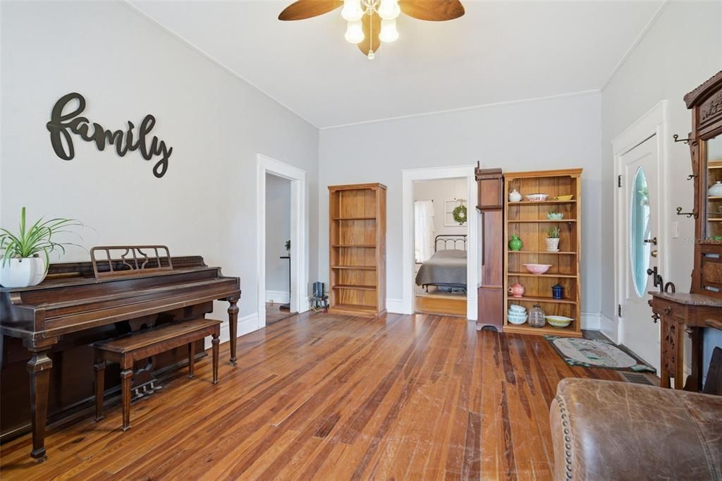 For Sale: $385,000 (3 beds, 2 baths, 2625 Square Feet)