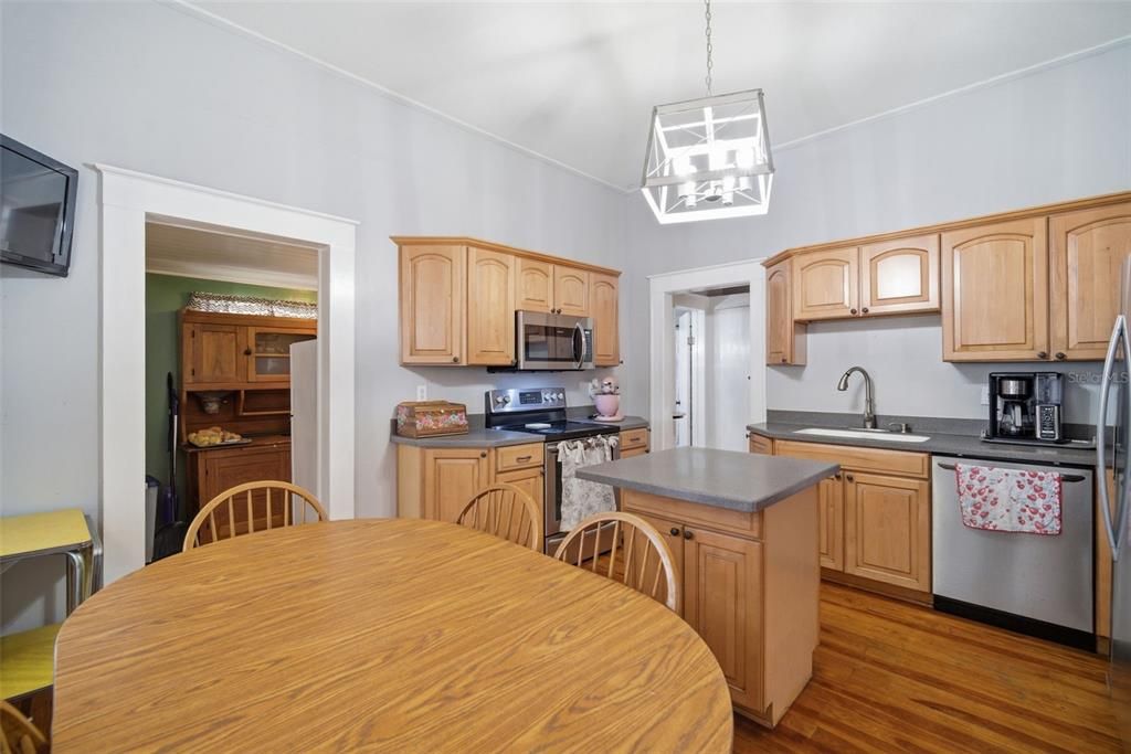 For Sale: $385,000 (3 beds, 2 baths, 2625 Square Feet)