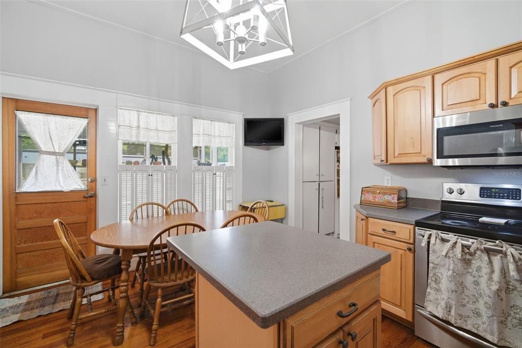 For Sale: $385,000 (3 beds, 2 baths, 2625 Square Feet)