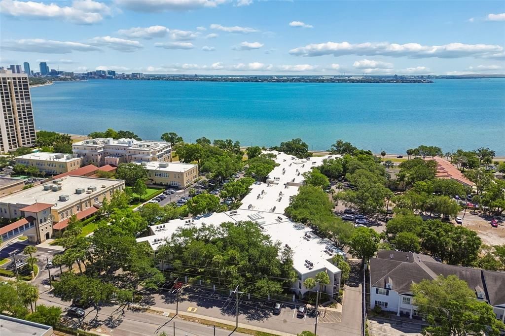 For Rent: $1,800 (1 beds, 1 baths, 728 Square Feet)