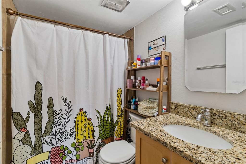 For Rent: $1,800 (1 beds, 1 baths, 728 Square Feet)