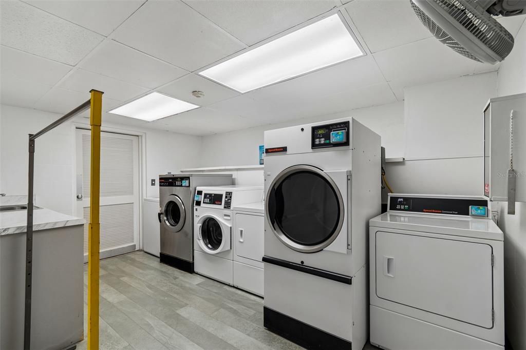 For Rent: $1,800 (1 beds, 1 baths, 728 Square Feet)
