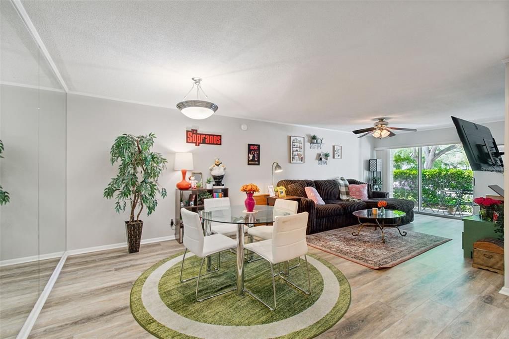 For Rent: $1,800 (1 beds, 1 baths, 728 Square Feet)