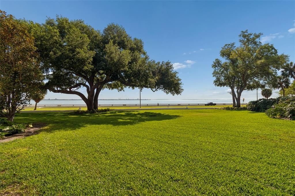 For Rent: $1,800 (1 beds, 1 baths, 728 Square Feet)