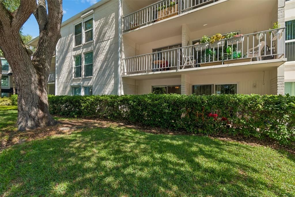 For Rent: $1,800 (1 beds, 1 baths, 728 Square Feet)