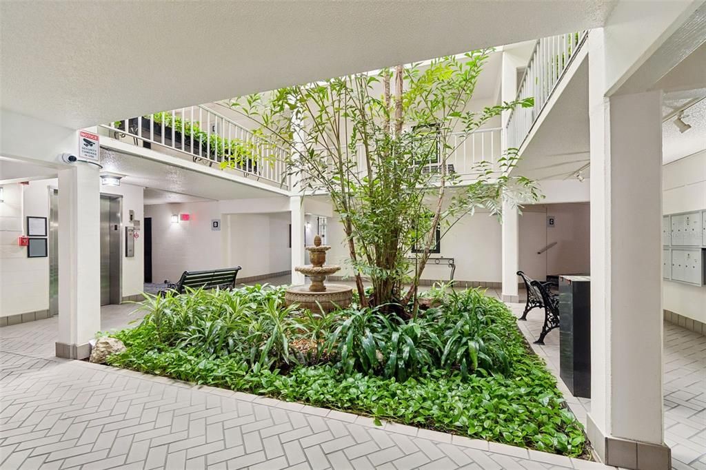 For Rent: $1,800 (1 beds, 1 baths, 728 Square Feet)