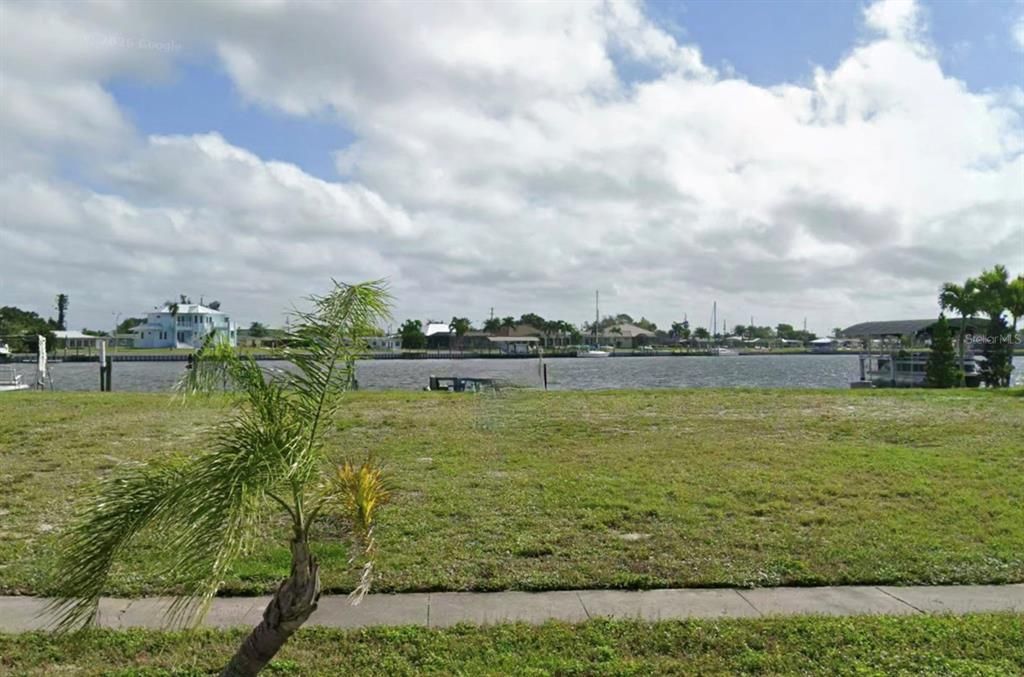For Sale: $590,000 (0.29 acres)