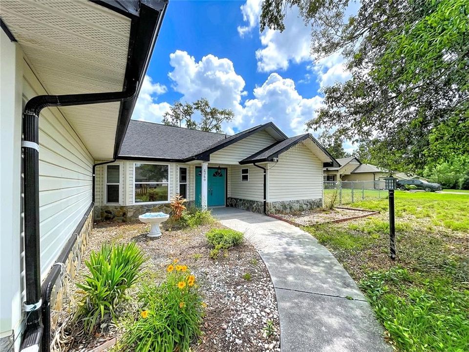 Recently Sold: $365,000 (3 beds, 2 baths, 2345 Square Feet)