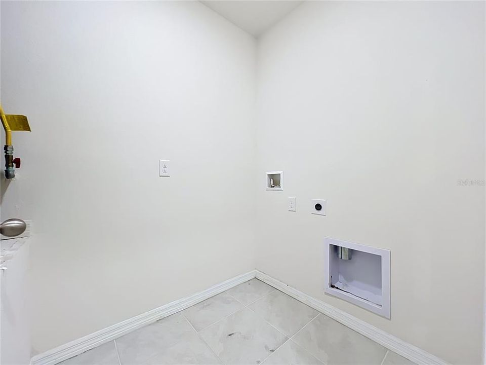 На продажу: $274,999 (2 спален, 2 ванн, 1603 Квадратных фут)