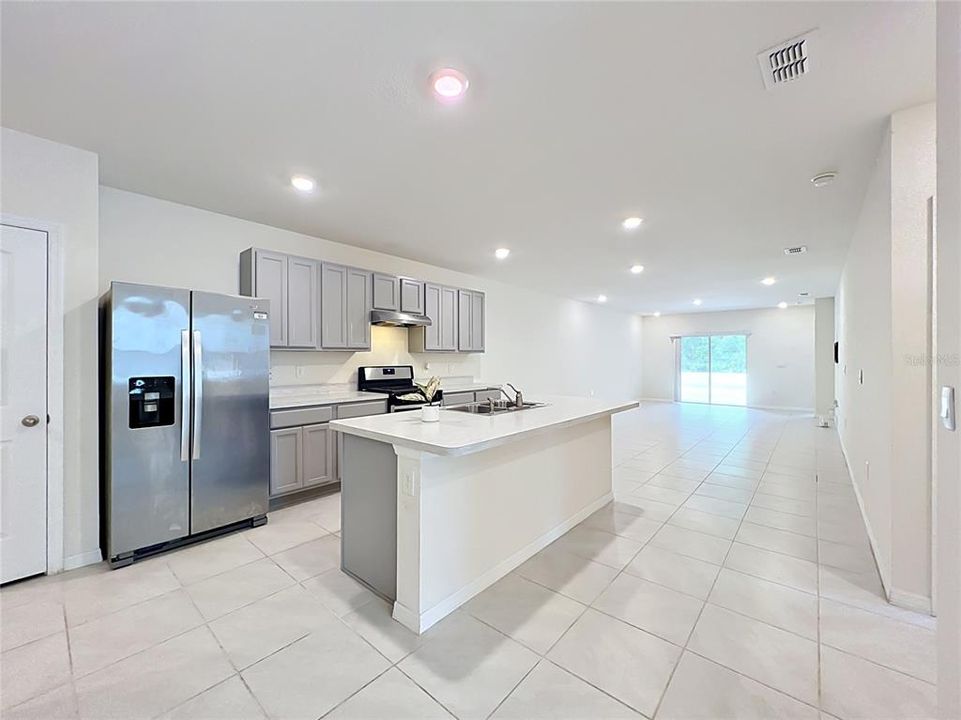 На продажу: $274,999 (2 спален, 2 ванн, 1603 Квадратных фут)