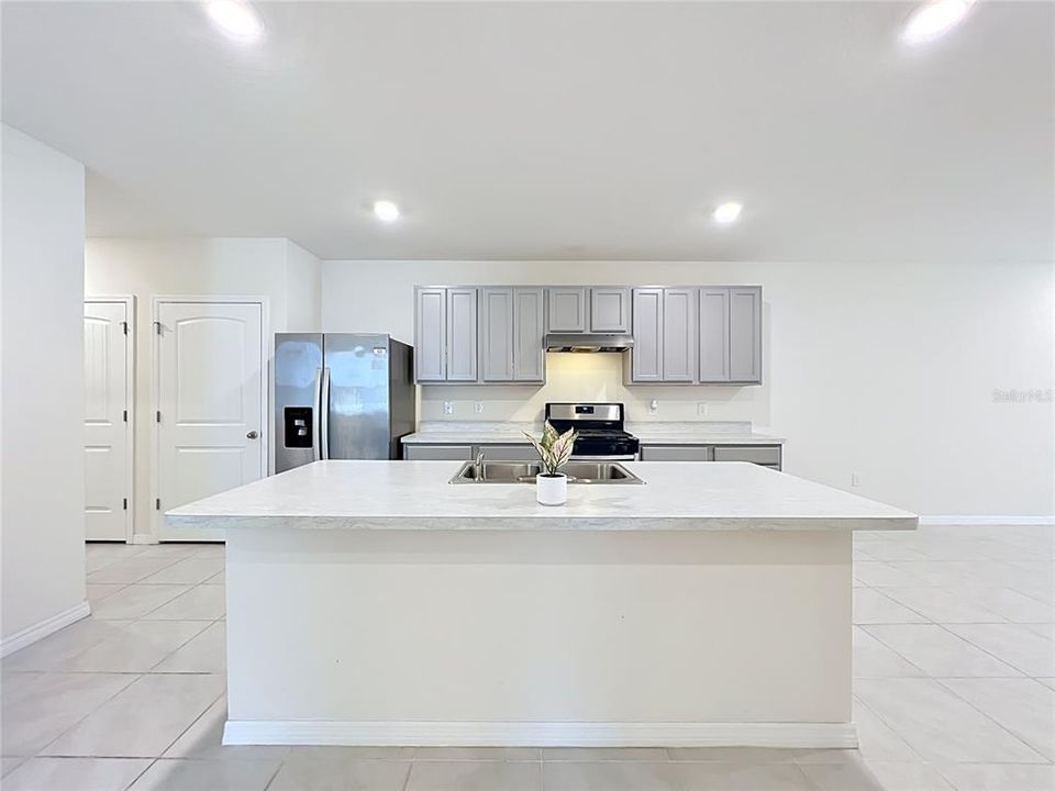 На продажу: $274,999 (2 спален, 2 ванн, 1603 Квадратных фут)