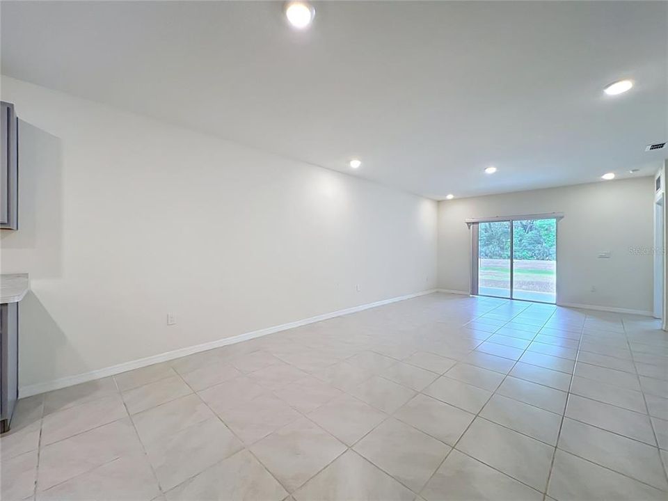 На продажу: $274,999 (2 спален, 2 ванн, 1603 Квадратных фут)