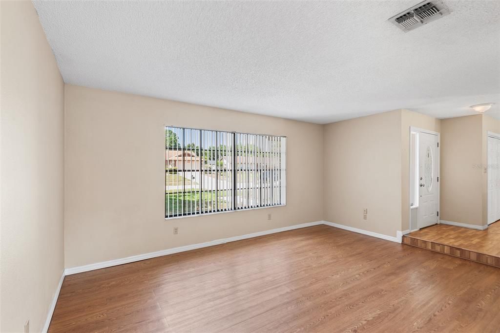 En Venta: $498,000 (3 camas, 2 baños, 1684 Pies cuadrados)
